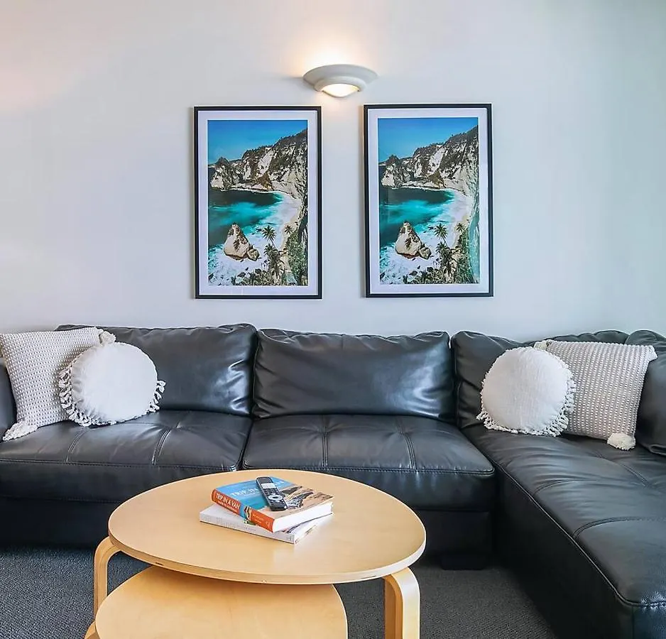 Appartamento City Energy And Poolside Serenity At Surfers Gold Coast