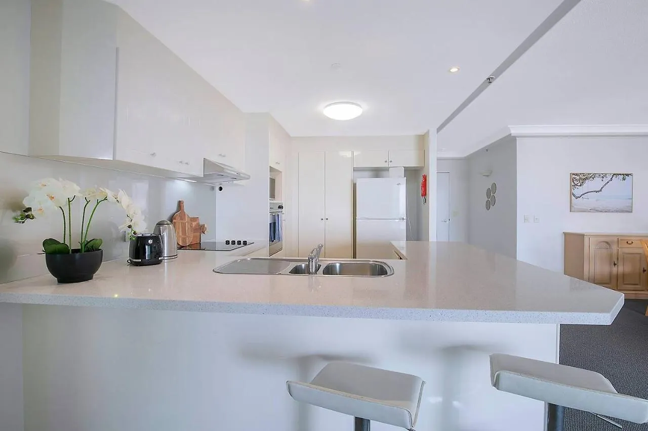 Apartment City Energy And Poolside Serenity At Surfers Gold Coast