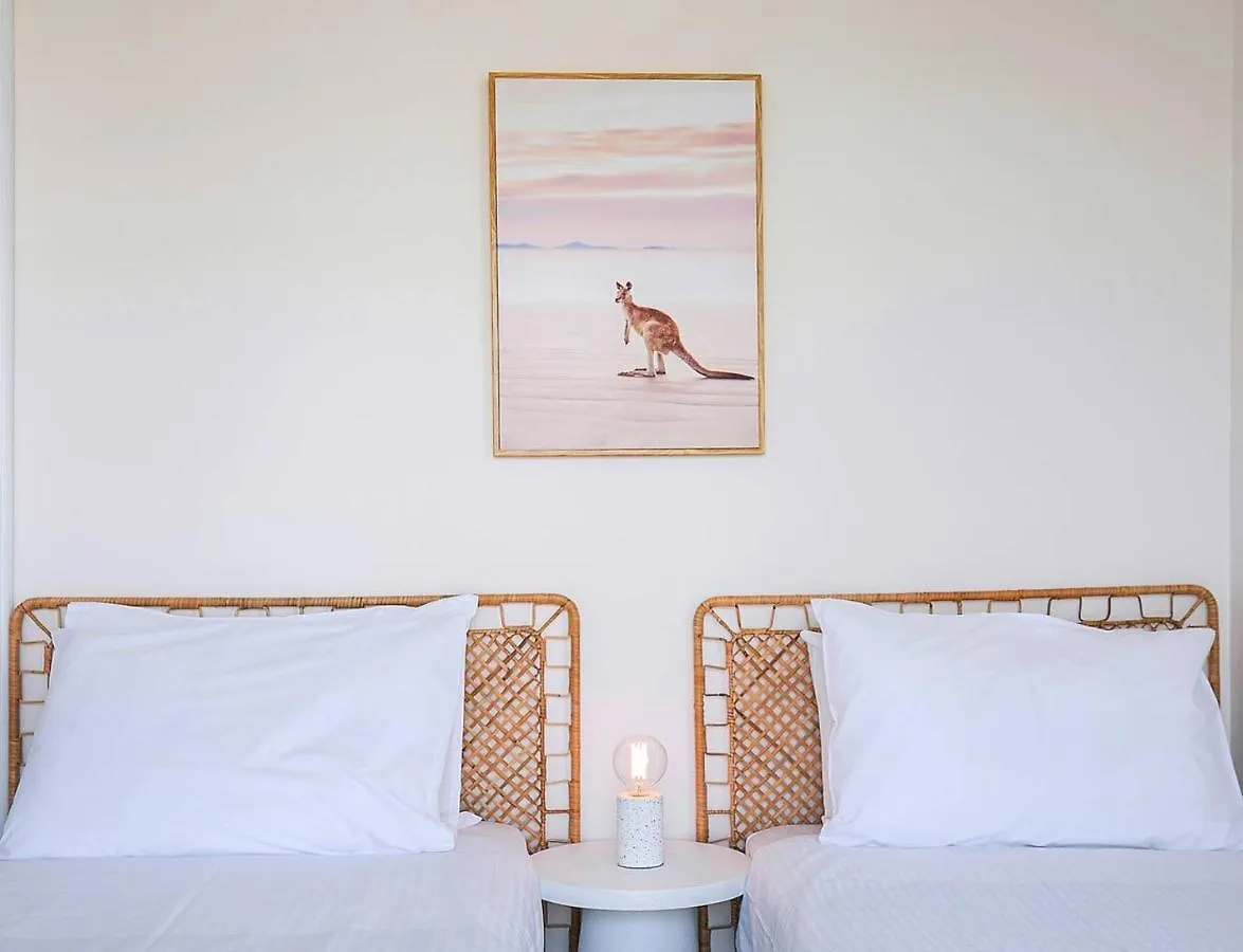 City Energy And Poolside Serenity At Surfers Gold Coast Apartment